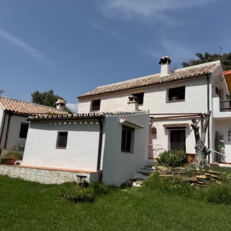 4 Bedroom 2 Bathroom Finca in Casares - Caza De Casa