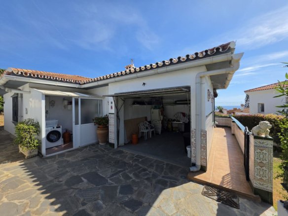 2 Bedroom 1 Bathroom Villa in Estepona - Caza De Casa