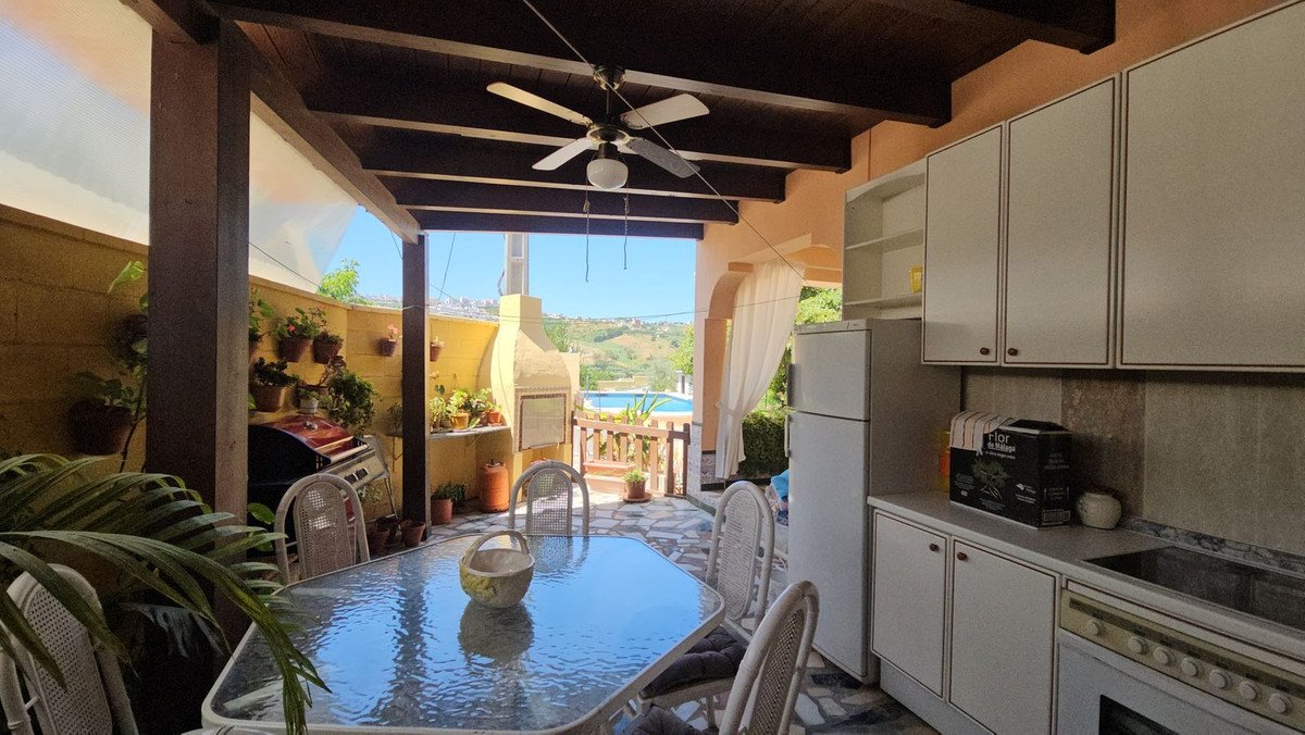 2 Bedroom 1 Bathroom Villa in Casares - Caza De Casa
