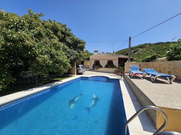 2 Bedroom 1 Bathroom Villa in Casares - Caza De Casa