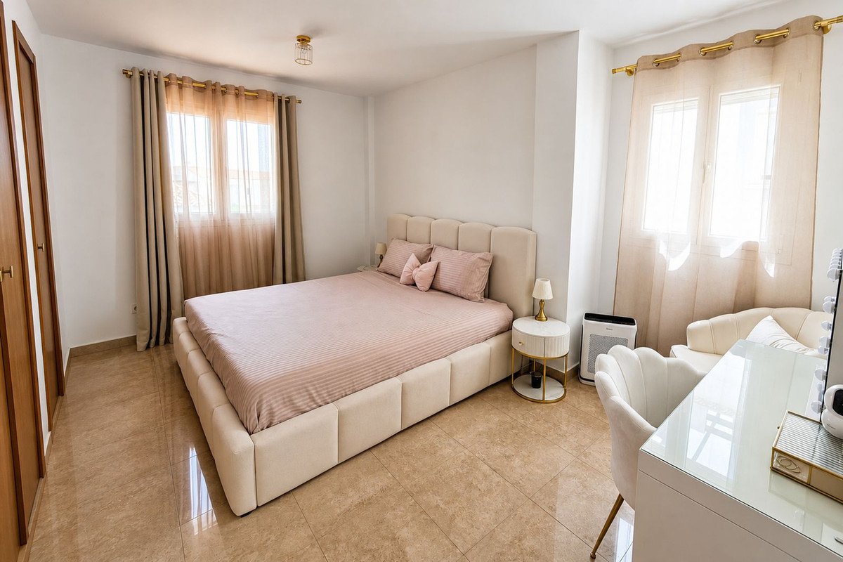 ShowFeedImage 6 Bedroom 4 Bathroom Villa in Manilva - Caza De Casa