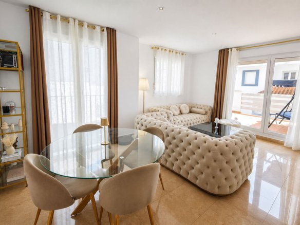 6 Bedroom 4 Bathroom Villa in Manilva - Caza De Casa