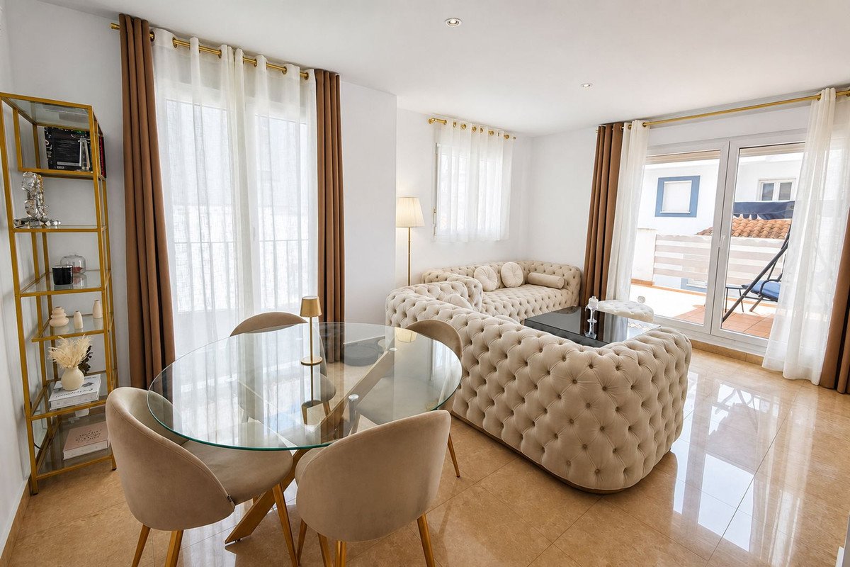 ShowFeedImage 6 Bedroom 4 Bathroom Villa in Manilva - Caza De Casa