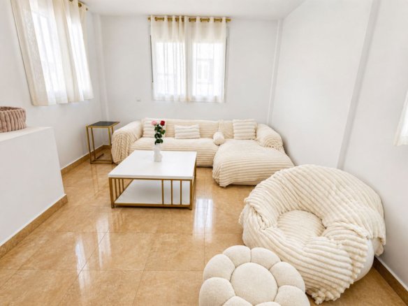 6 Bedroom 4 Bathroom Villa in Manilva - Caza De Casa