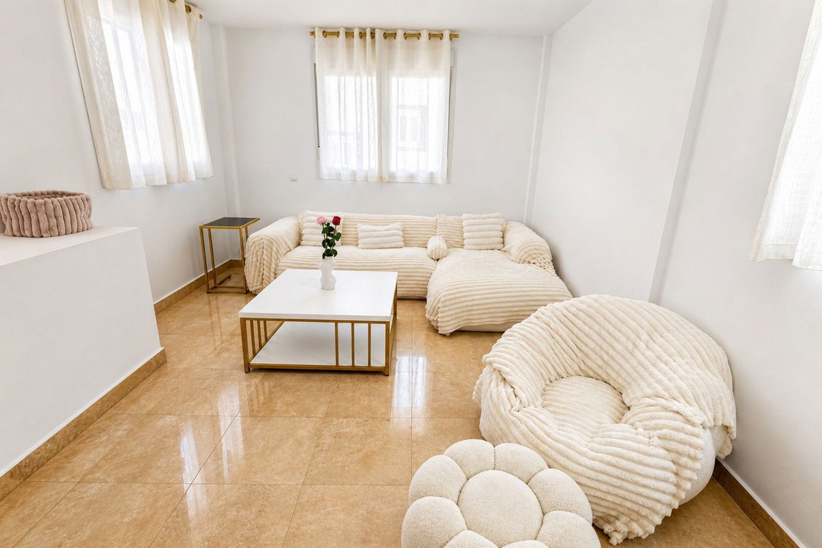 ShowFeedImage 6 Bedroom 4 Bathroom Villa in Manilva - Caza De Casa