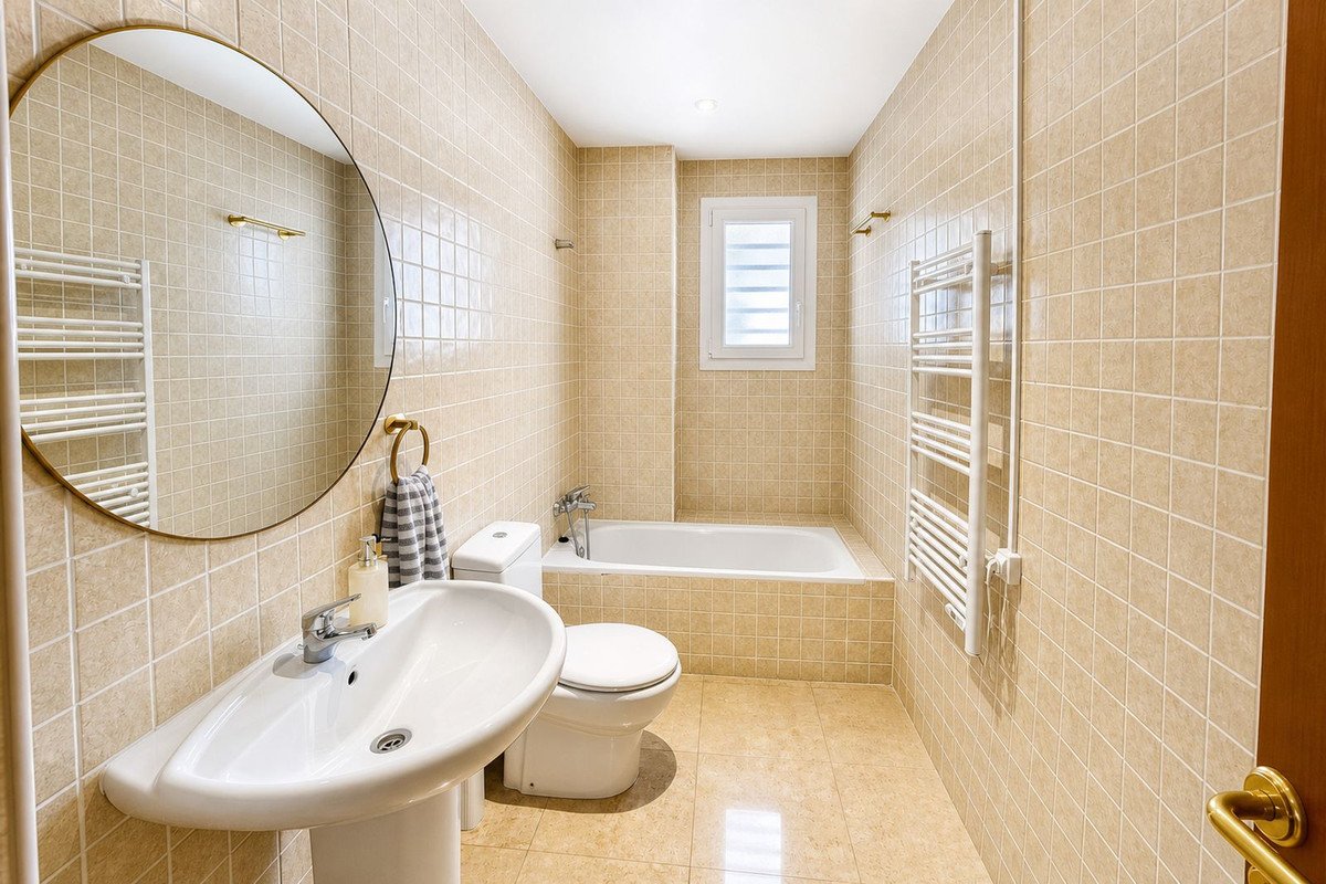 ShowFeedImage 6 Bedroom 4 Bathroom Villa in Manilva - Caza De Casa