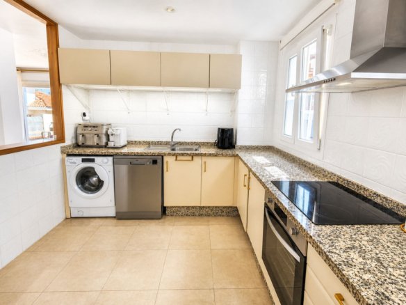 6 Bedroom 4 Bathroom Villa in Manilva - Caza De Casa