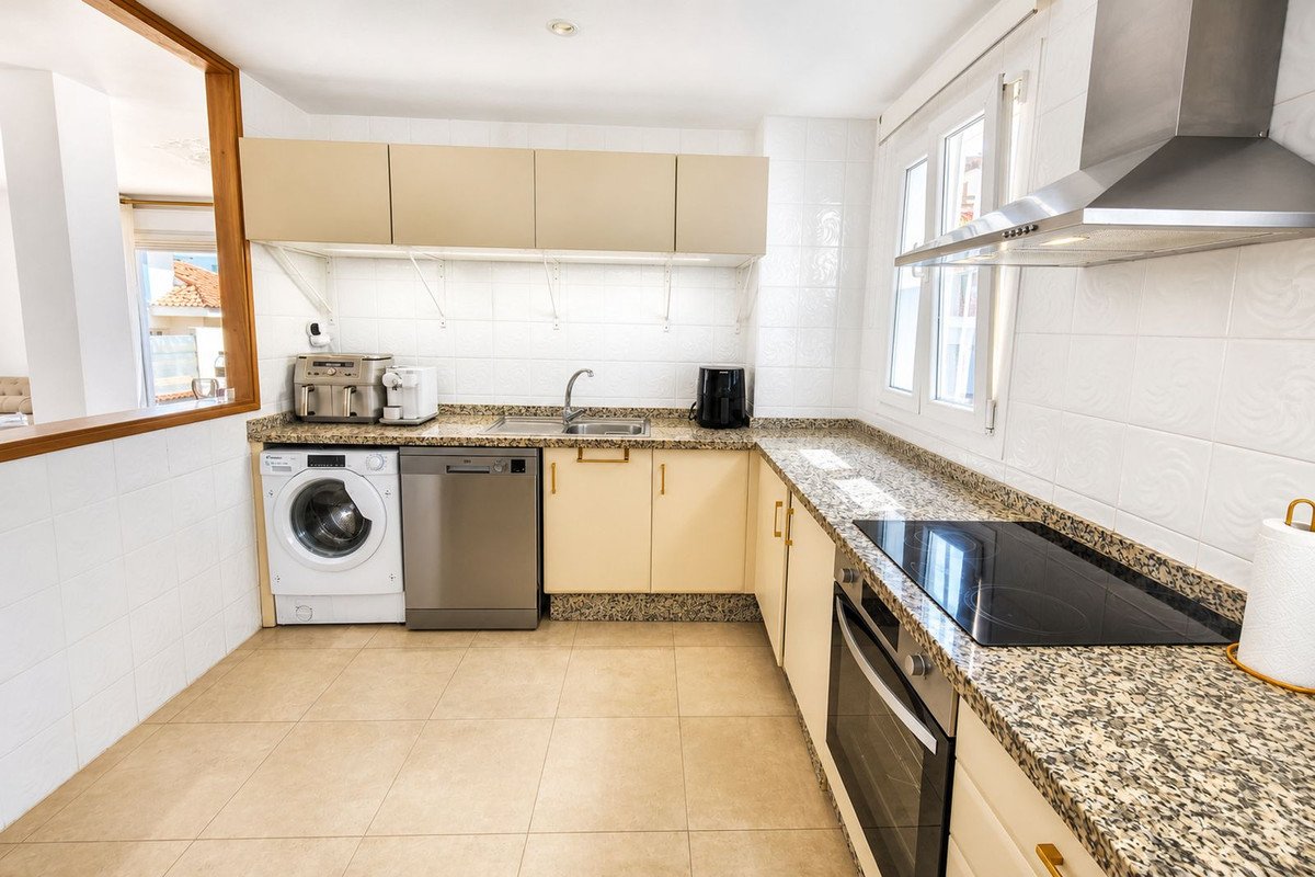 ShowFeedImage 6 Bedroom 4 Bathroom Villa in Manilva - Caza De Casa