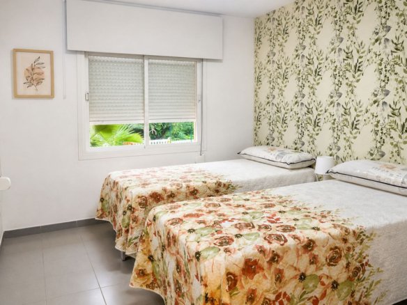 3 Bedroom 2 Bathroom Town House in San Luis de Sabinillas - Caza De Casa
