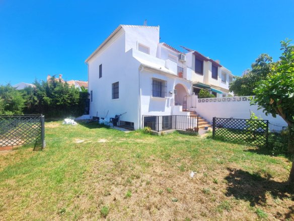 3 Bedroom 3 Bathroom Town House in Estepona - Caza De Casa