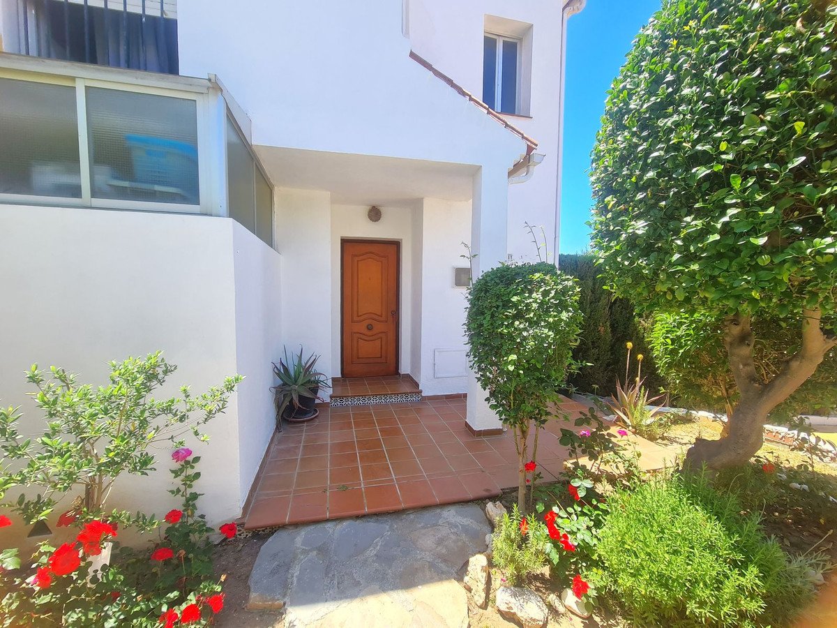 3 Bed 3 Bath Town House in Estepona - Caza De Casa