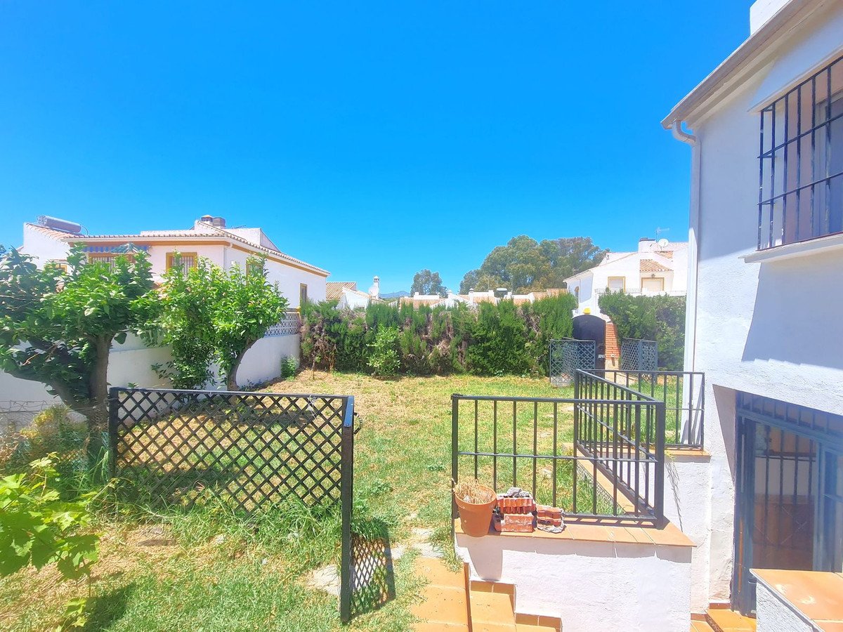 3 Bed 3 Bath Town House in Estepona - Caza De Casa