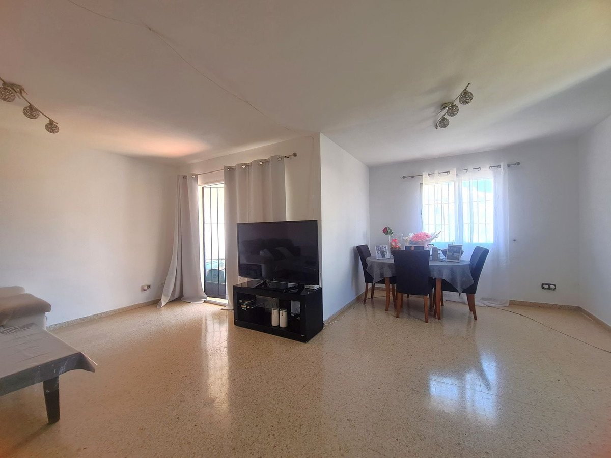 3 Bed 3 Bath Town House in Estepona - Caza De Casa