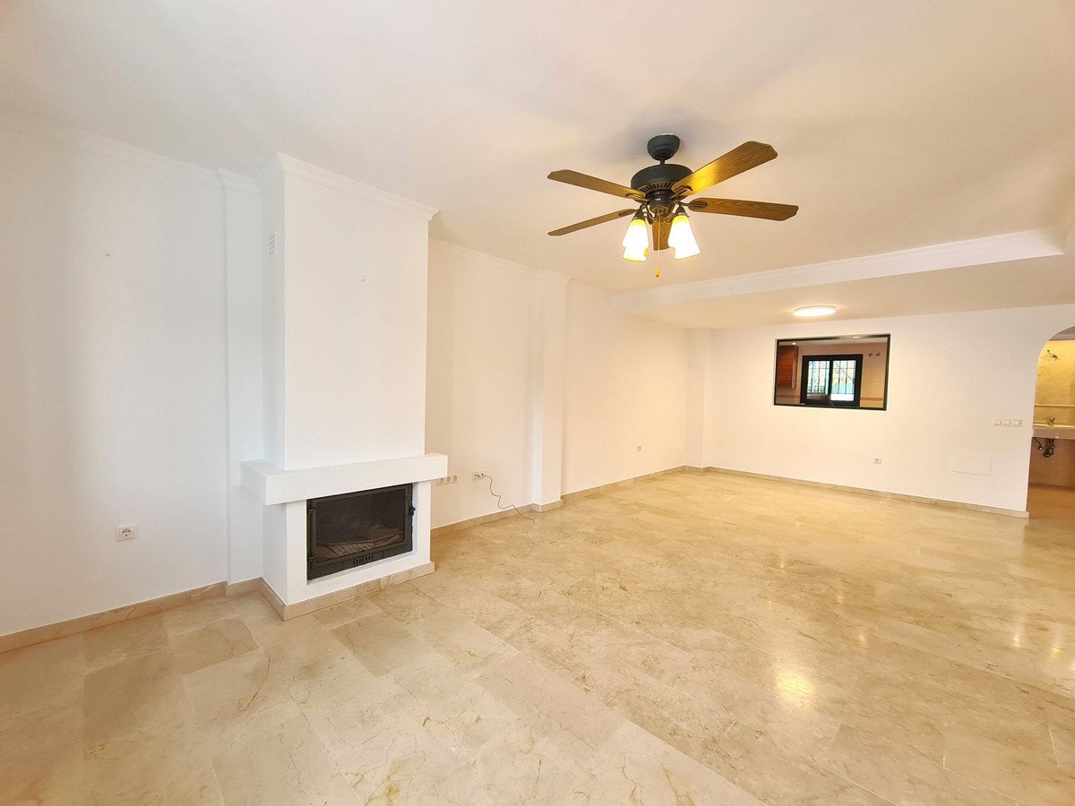 3 Bedroom 3 Bathroom Town House in Manilva - Caza De Casa