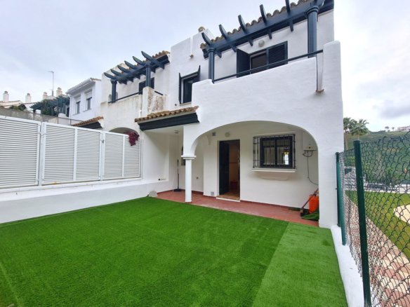 3 Bedroom 3 Bathroom Town House in Manilva - Caza De Casa