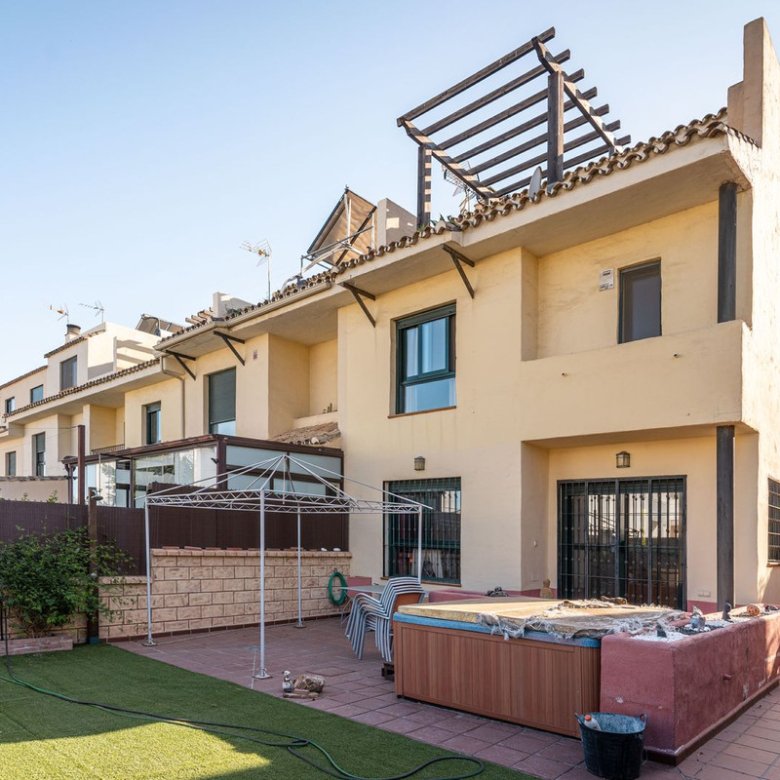 3 Bedroom 3 Bathroom Town House in Cancelada - Caza De Casa