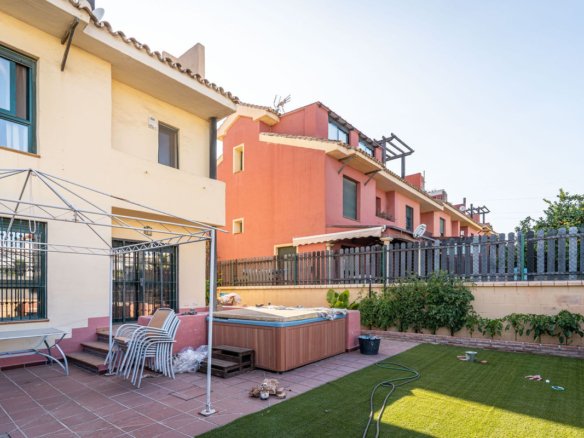 3 Bedroom 3 Bathroom Town House in Cancelada - Caza De Casa