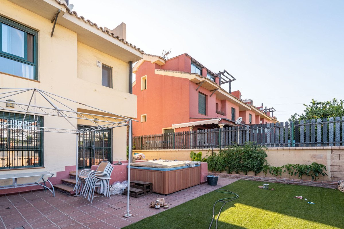 3 Bedroom 3 Bathroom Town House in Cancelada - Caza De Casa