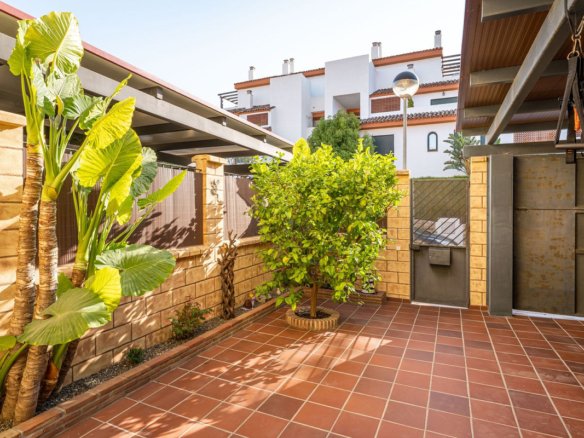 3 Bedroom 3 Bathroom Town House in Cancelada - Caza De Casa