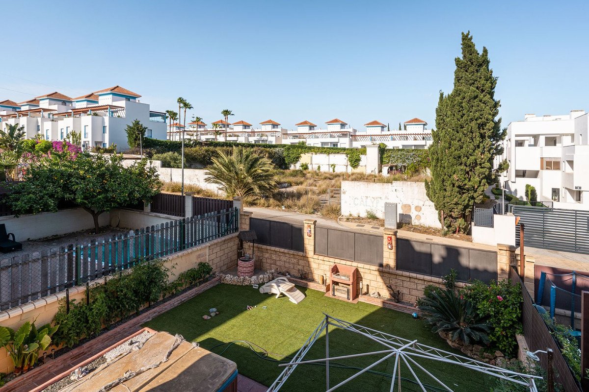 3 Bedroom 3 Bathroom Town House in Cancelada - Caza De Casa