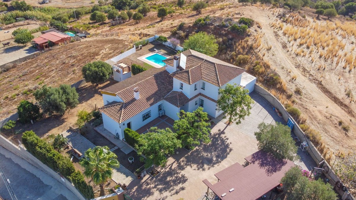 4 Bedroom 2 Bathroom Finca in Entrerrios - Caza De Casa