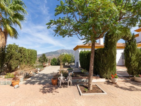 4 Bed 2 Bath Finca in Entrerrios - Caza De Casa