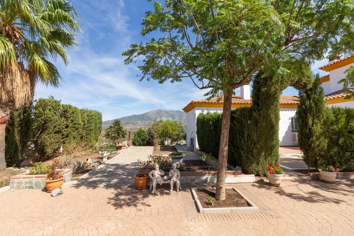 4 Bed 2 Bath Finca in Entrerrios - Caza De Casa