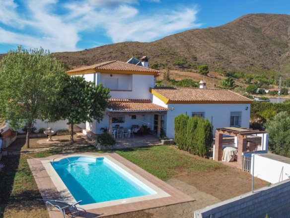 4 Bed 2 Bath Finca in Entrerrios - Caza De Casa