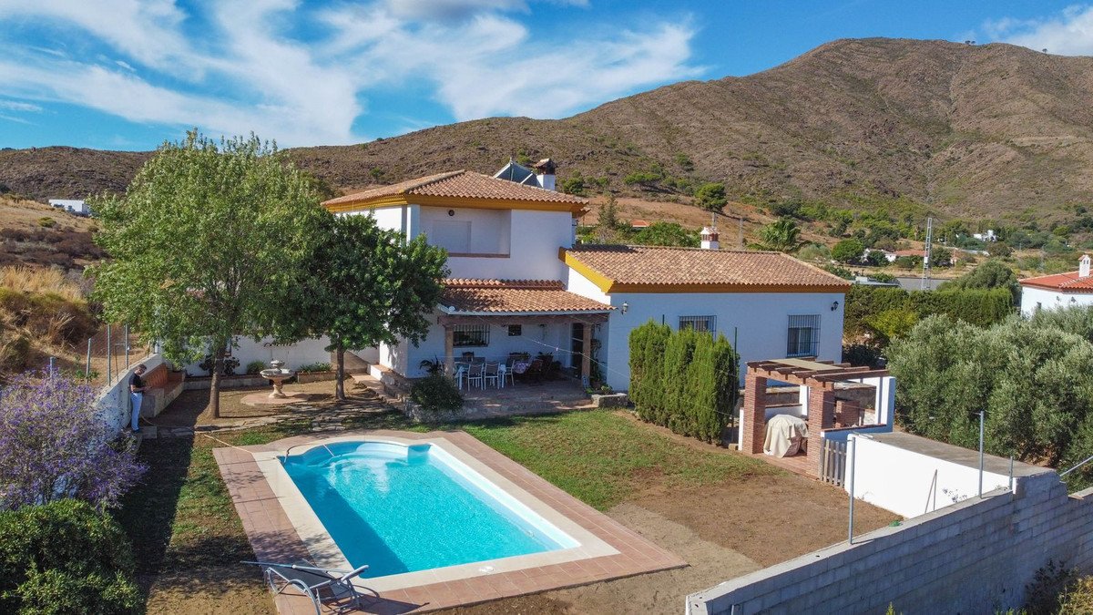4 Bed 2 Bath Finca in Entrerrios - Caza De Casa