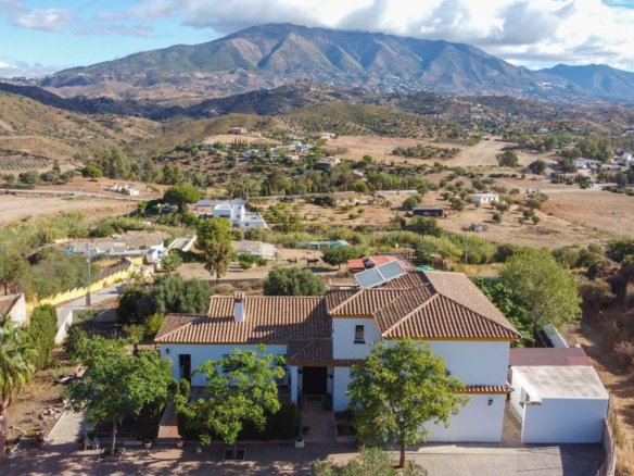 4 Bed 2 Bath Finca in Entrerrios - Caza De Casa