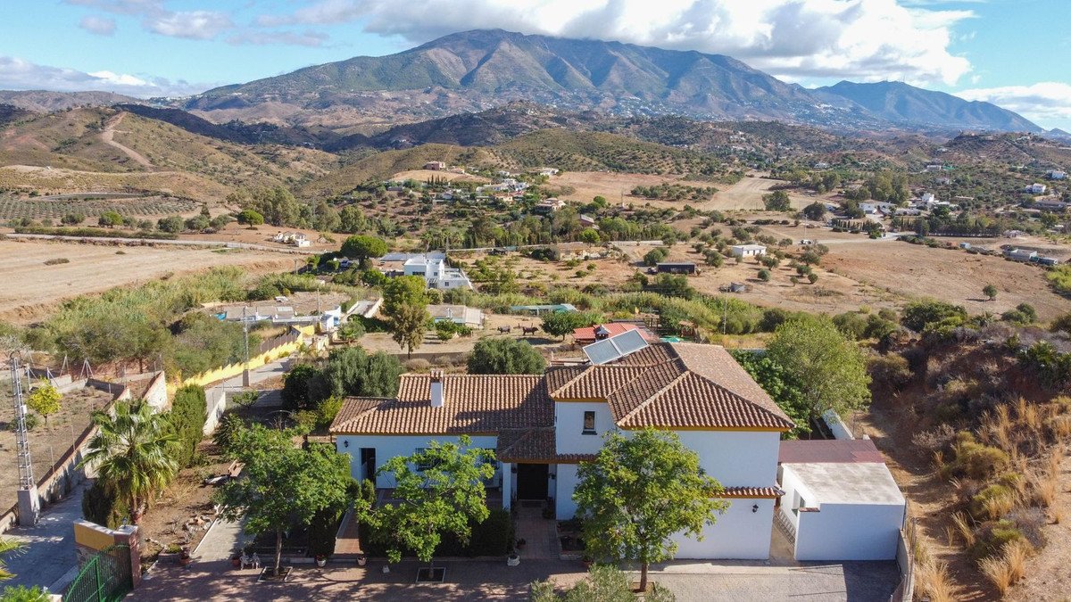 4 Bed 2 Bath Finca in Entrerrios - Caza De Casa