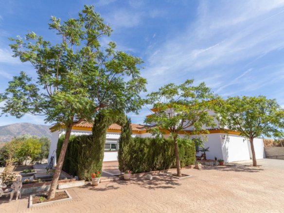 4 Bed 2 Bath Finca in Entrerrios - Caza De Casa