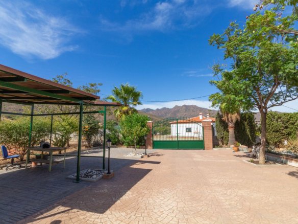4 Bed 2 Bath Finca in Entrerrios - Caza De Casa