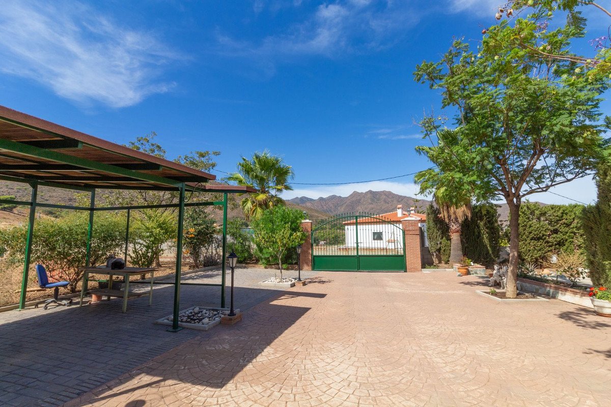 4 Bed 2 Bath Finca in Entrerrios - Caza De Casa