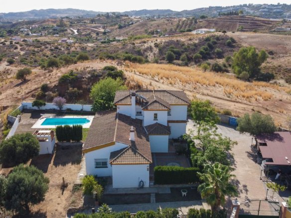 4 Bed 2 Bath Finca in Entrerrios - Caza De Casa