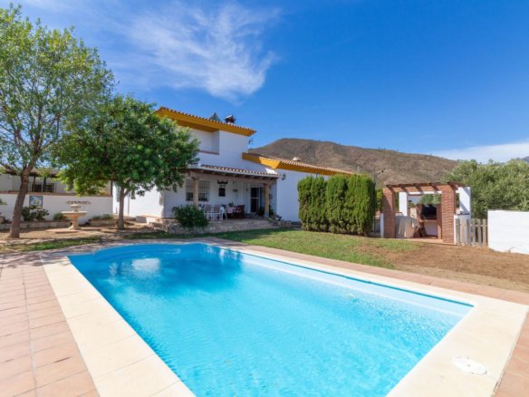 4 Bed 2 Bath Finca in Entrerrios - Caza De Casa