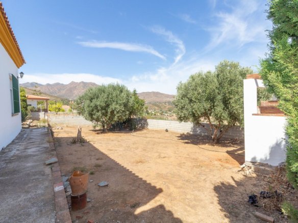 4 Bed 2 Bath Finca in Entrerrios - Caza De Casa