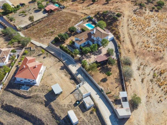 4 Bed 2 Bath Finca in Entrerrios - Caza De Casa