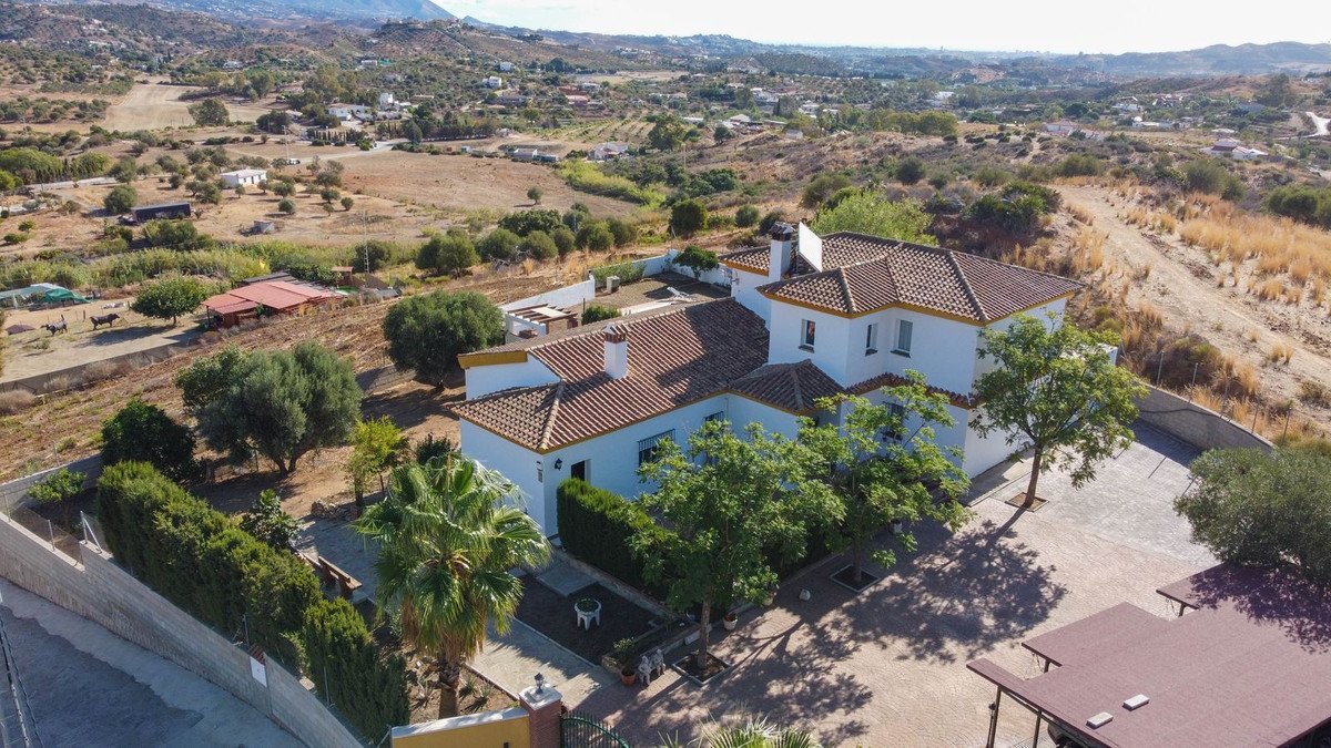 4 Bed 2 Bath Finca in Entrerrios - Caza De Casa