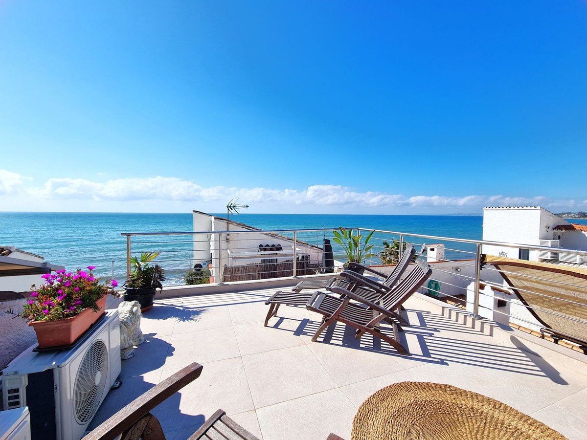 3 Bedroom 3 Bathroom Town House in Estepona - Caza De Casa