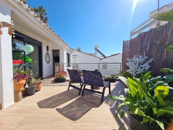 3 Bedroom 3 Bathroom Town House in Estepona - Caza De Casa