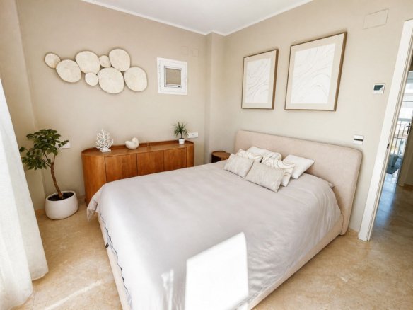 3 Bedroom 2 Bathroom Town House in La Duquesa - Caza De Casa