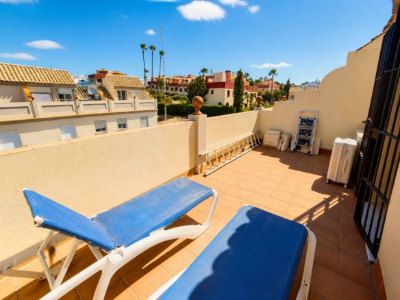 3 Bedroom 2 Bathroom Town House in La Duquesa - Caza De Casa