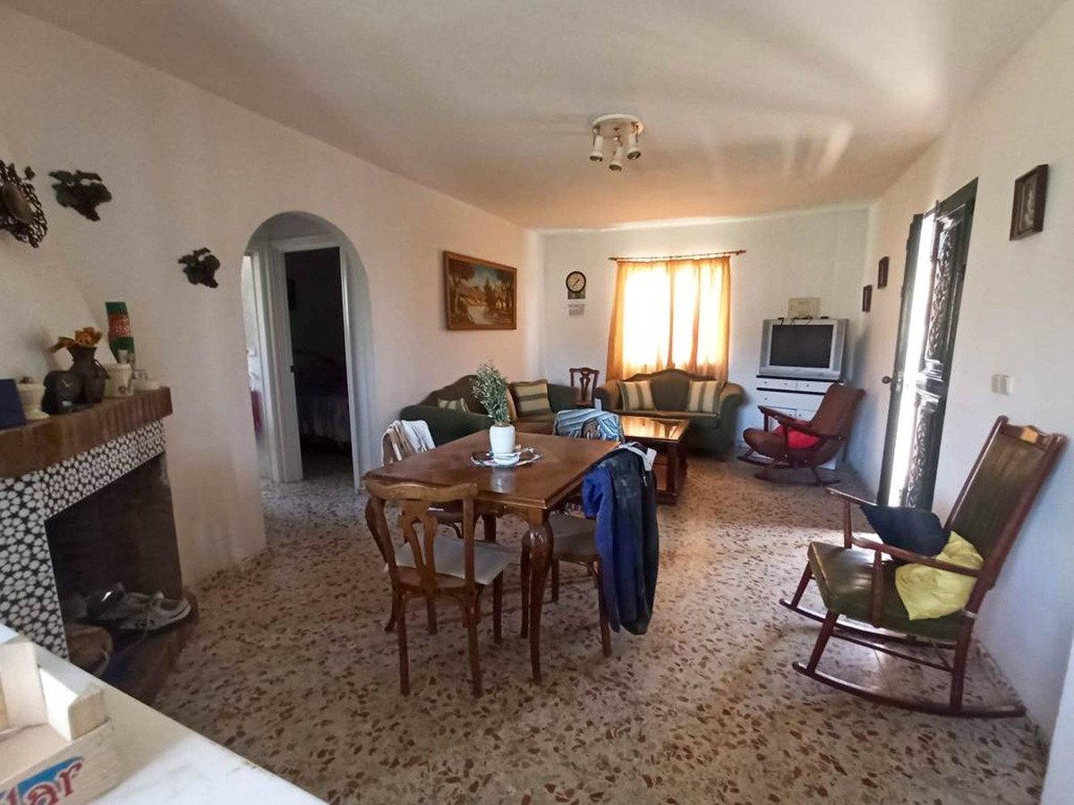 3 Bed 1 Bath Finca in Estepona - Caza De Casa