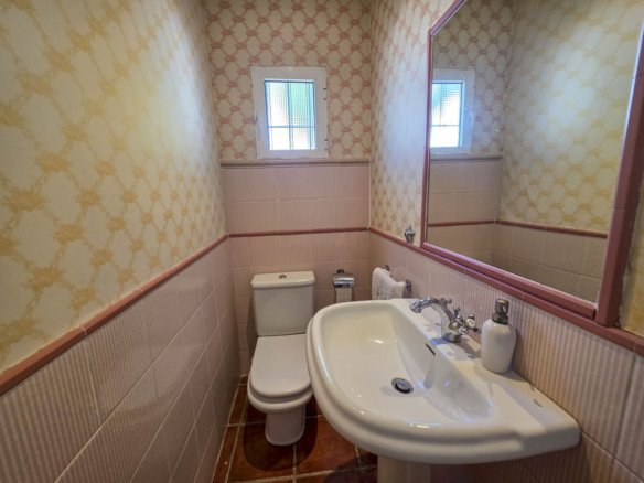 3 Bed 3 Bath Town House in Casares Playa - Caza De Casa