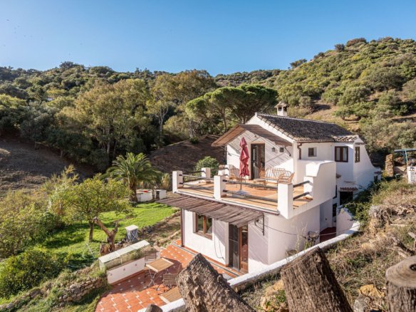 3 Bedroom 2 Bathroom Finca in Casares - Caza De Casa