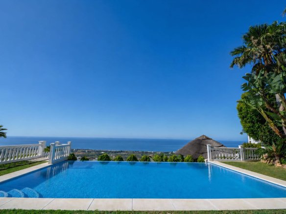 5 Bedroom 5 Bathroom Villa in Marbella - Caza De Casa