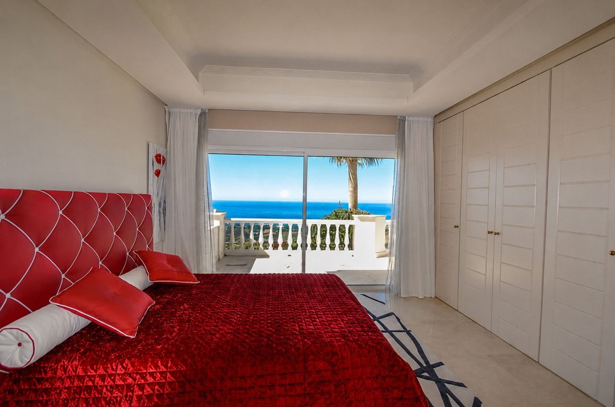 5 Bedroom 5 Bathroom Villa in Marbella - Caza De Casa