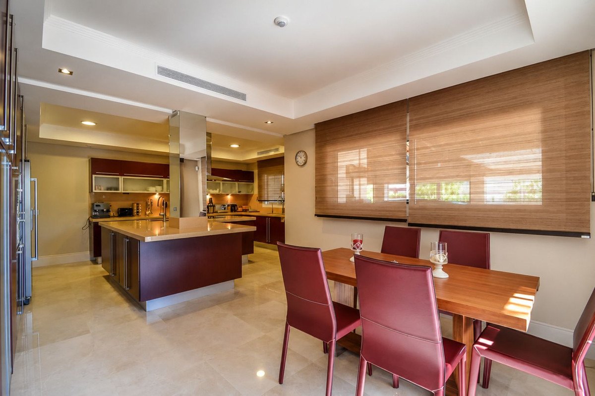 5 Bedroom 5 Bathroom Villa in Marbella - Caza De Casa