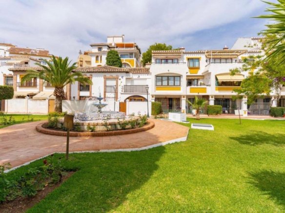 4 Bedroom 4 Bathroom Town House in Fuengirola - Caza De Casa